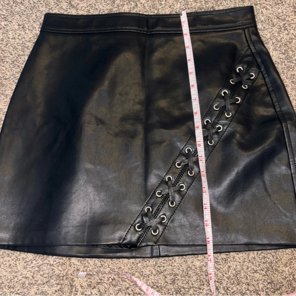 BLANKNYC Faux Leather Black Mini Skit - Picture 4 of 8